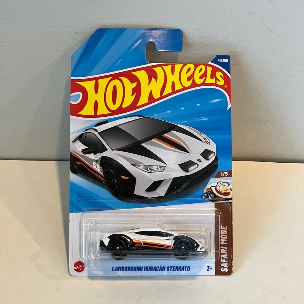 Hot Wheels - Lamborghini Huracan Sterrato - (Safari Mode)